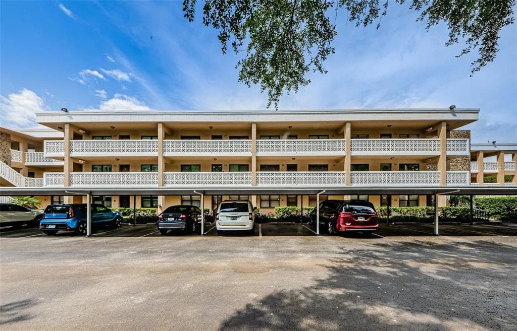 5080 LOCUST ST NE UNIT 327 ST PETERSBURG, FL 33703