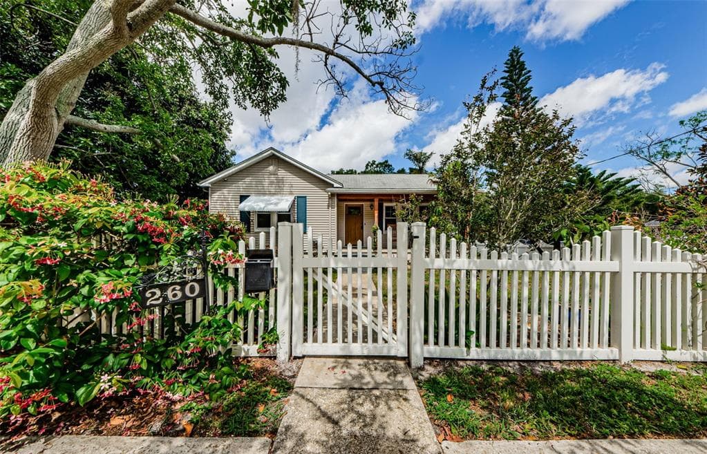 260 42ND STREET N ST PETERSBURG, FL 33713