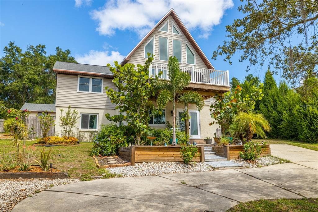 208 SUNSHINE DRIVE TARPON SPRINGS, FL 34689