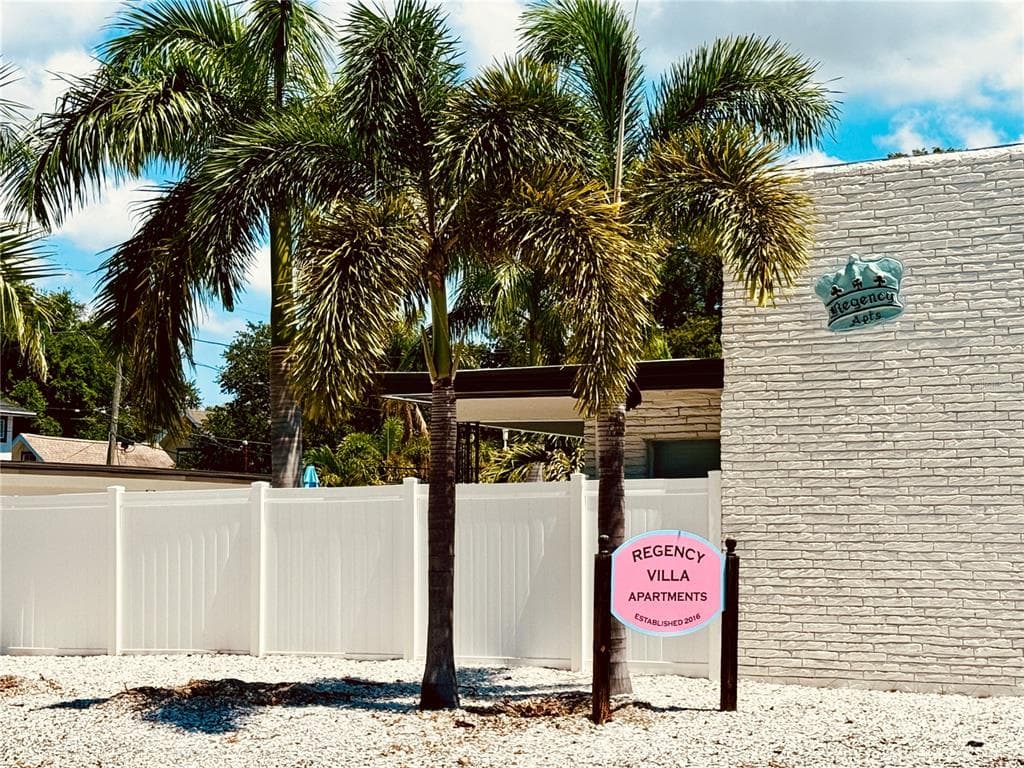 779 9TH AVENUE N UNIT 6 ST PETERSBURG, FL 33701