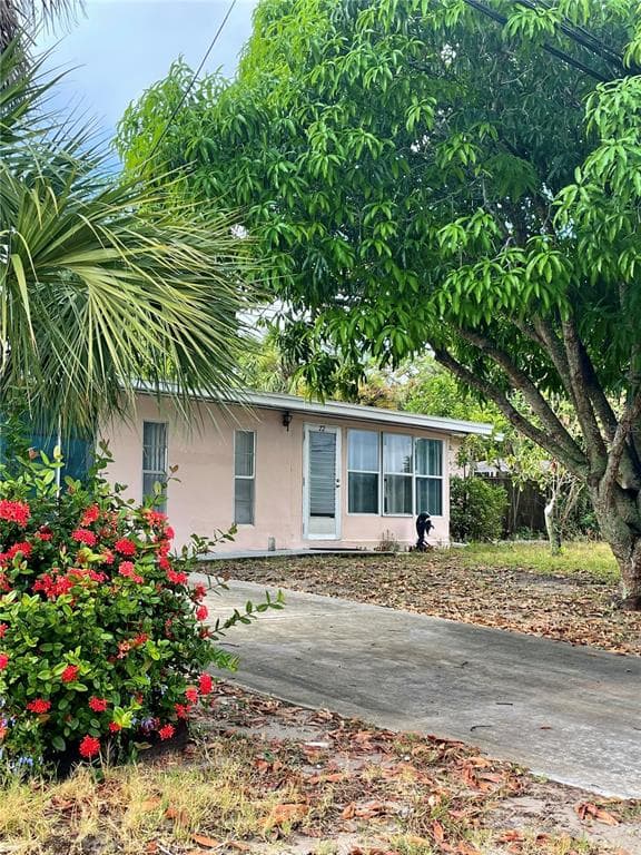 72 LAKE SHORE DRIVE PALM HARBOR, FL 34684