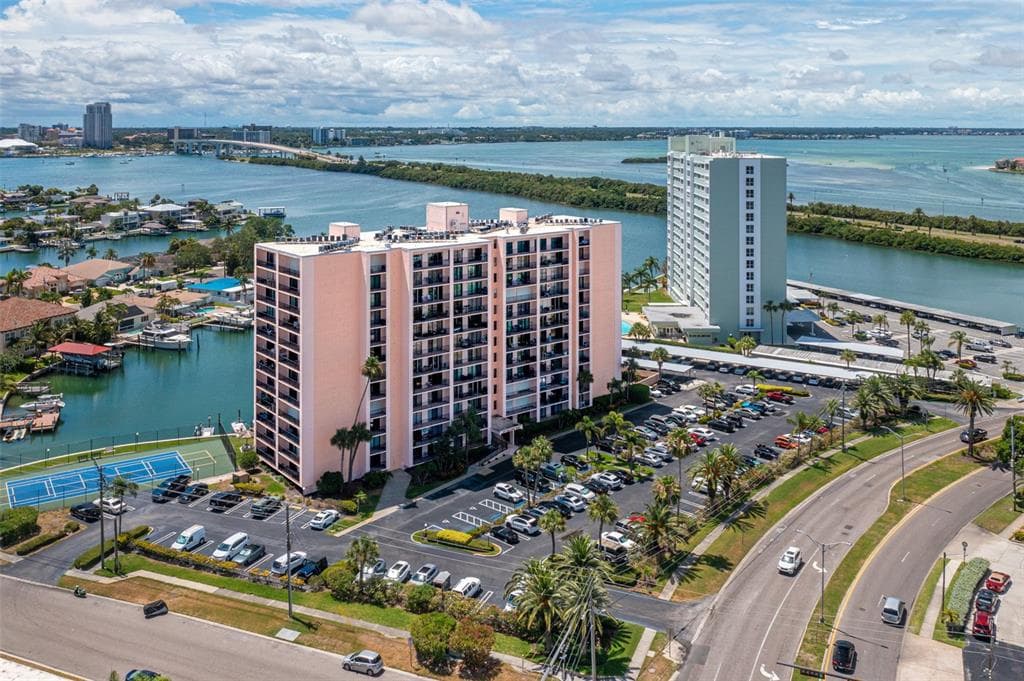51 ISLAND WAY UNIT 102 CLEARWATER BEACH, FL 33767