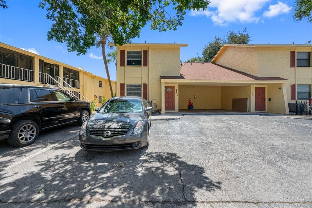 7615 CAMARINA CALLE TAMPA, FL 33615