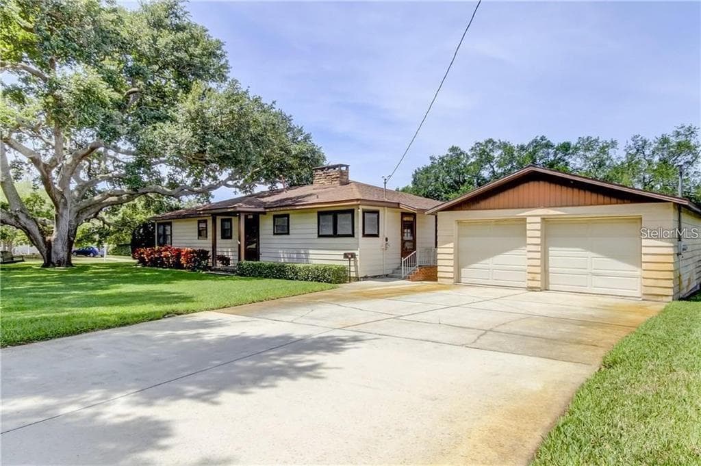 3001 RENATTA DRIVE BELLEAIR BLUFFS, FL 33770