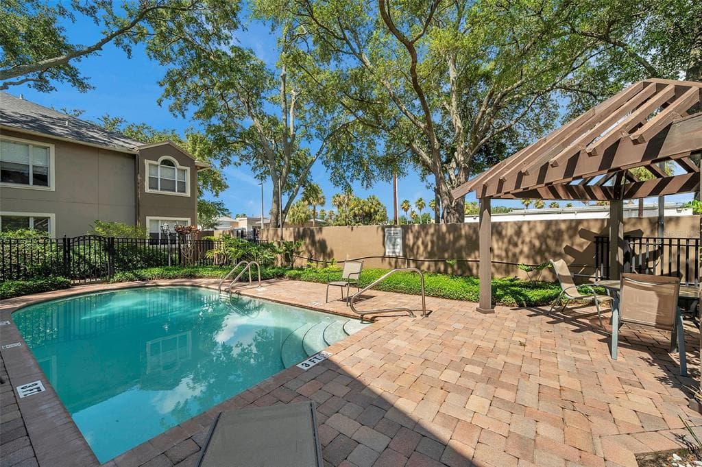 607 S WESTLAND AVENUE UNIT 10 TAMPA, FL 33606
