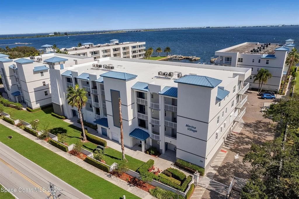 580 S BANANA RIVER DRIVE UNIT 304 MERRITT ISLAND, FL 32952