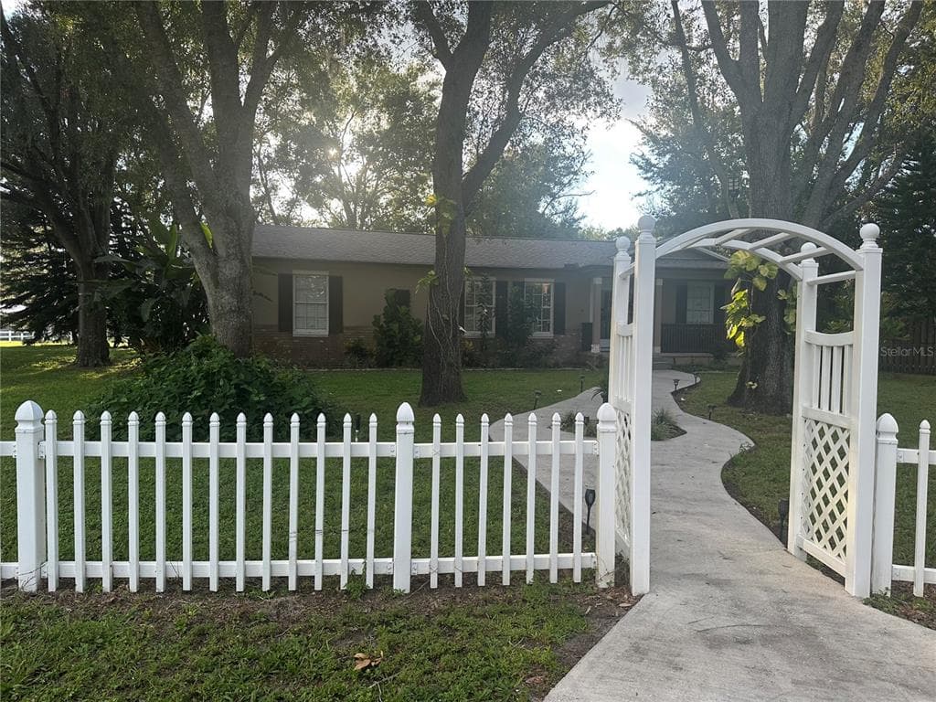10520 HENDERSON ROAD TAMPA, FL 33625