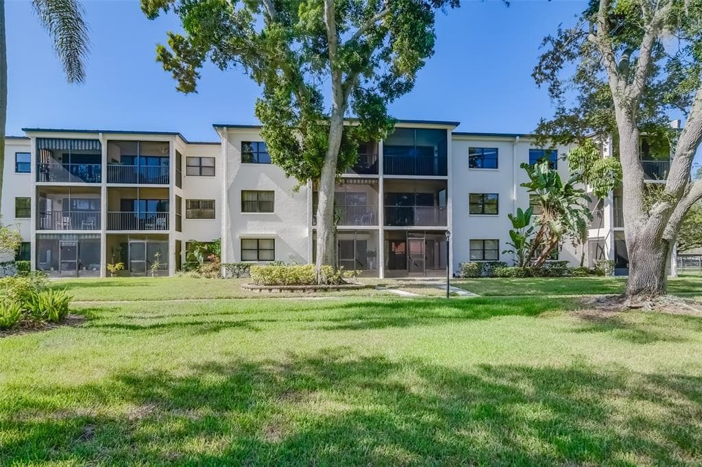 4910 BAY STREET NE UNIT 205 ST PETERSBURG, FL 33703