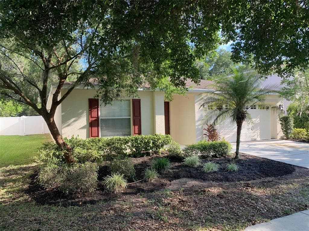 31044 MANDOLIN CAY AVENUE WESLEY CHAPEL, FL 33543