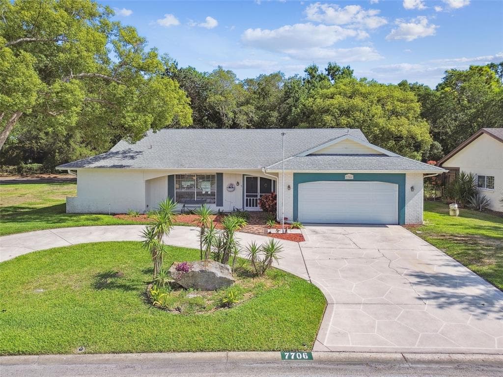 7706 SUNDOWN COURT HUDSON, FL 34667