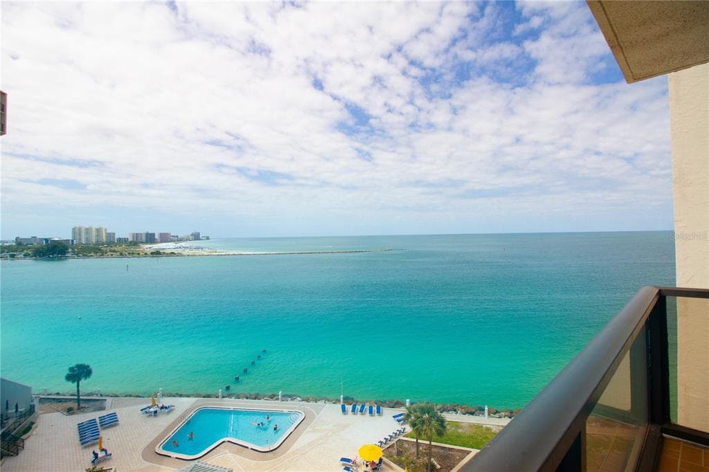 440 S GULFVIEW BOULEVARD UNIT 1002 CLEARWATER BEACH, FL 33767