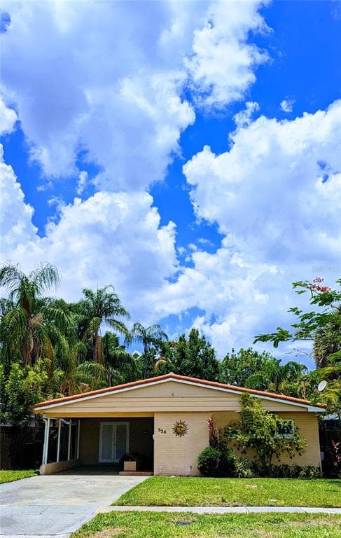 526 SUWANEE CIRCLE TAMPA, FL 33606