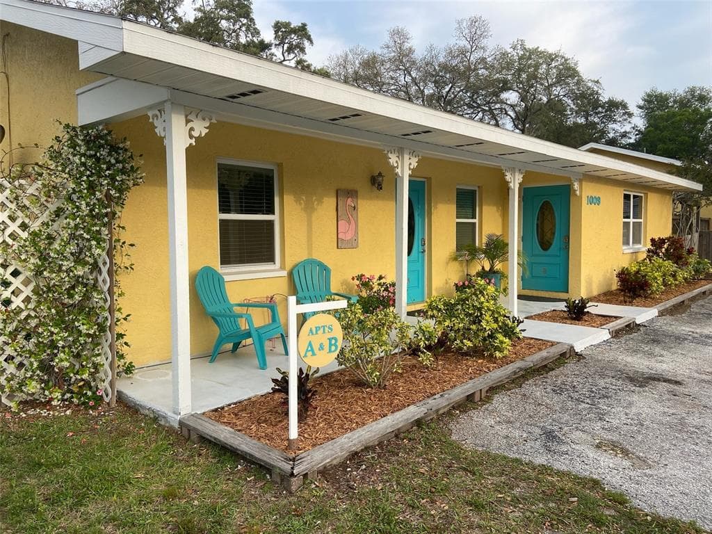 1009 SUMNER BOULEVARD UNIT B SAFETY HARBOR, FL 34695