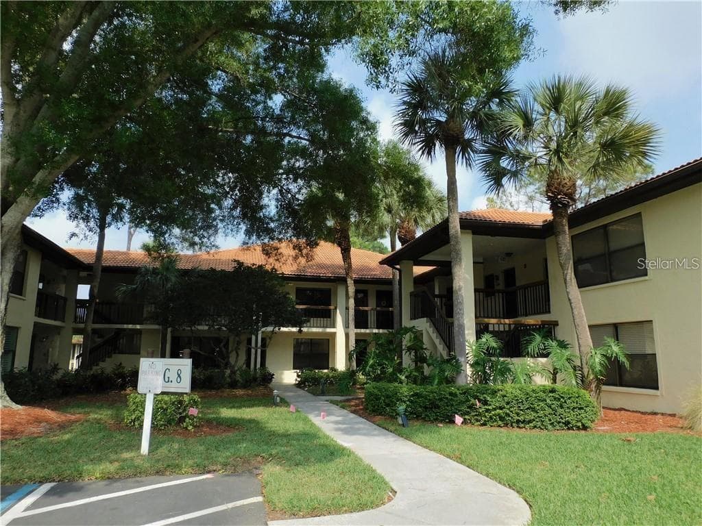 811 HAMMOCK PINE BOULEVARD UNIT 811 CLEARWATER, FL 33761