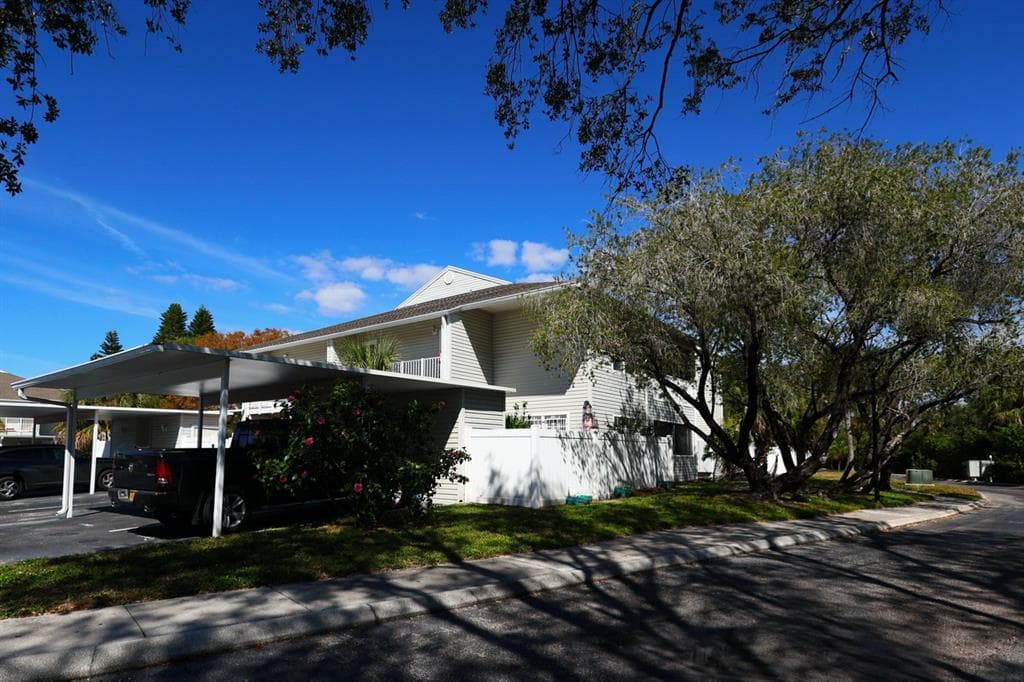 8350 SAVANNAH TRACE CIRCLE UNIT 1702 TAMPA, FL 33615
