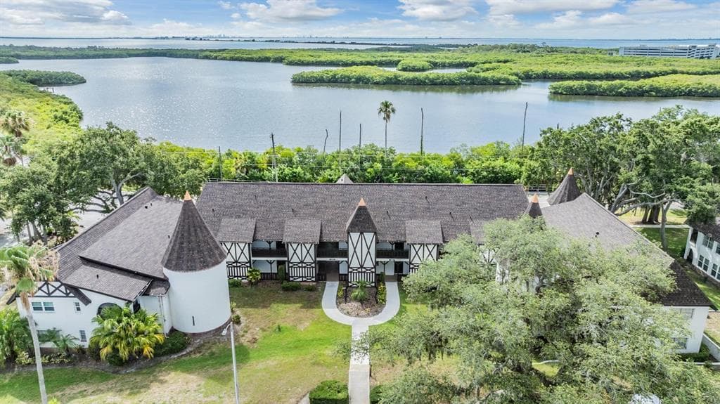 220 N BAYSHORE BOULEVARD UNIT 102 CLEARWATER, FL 33759