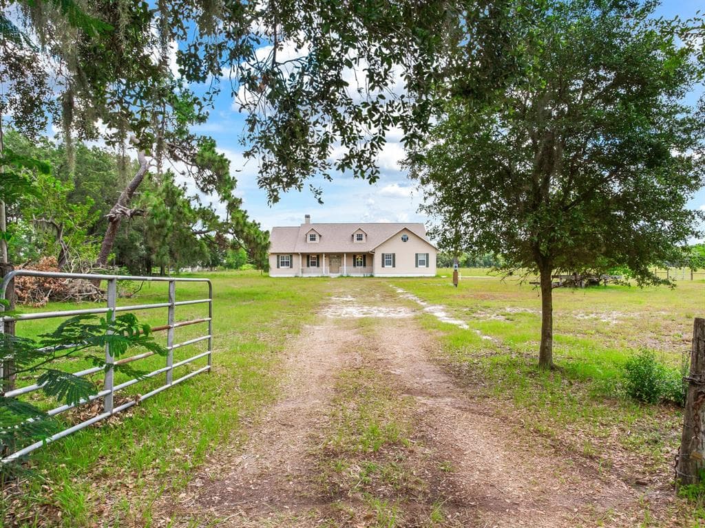 10077 GALLAGHER ROAD DOVER, FL 33527