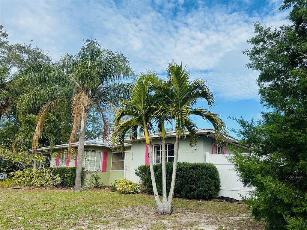434 WOODLAWN AVENUE BELLEAIR, FL 33756