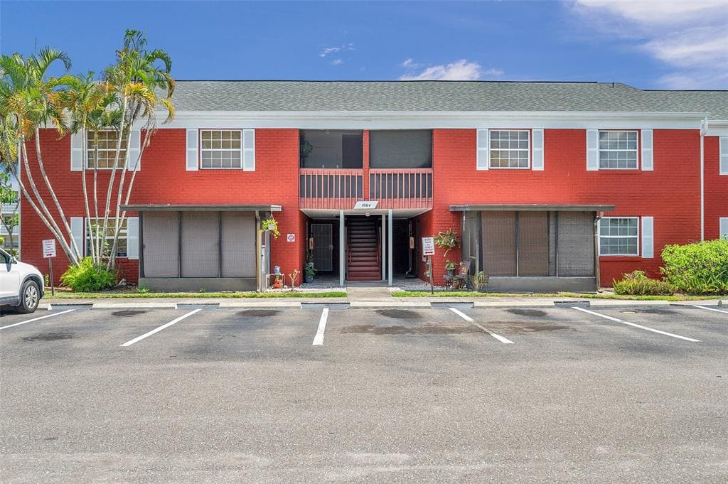 1064 82ND TERRACE N UNIT G ST PETERSBURG, FL 33702