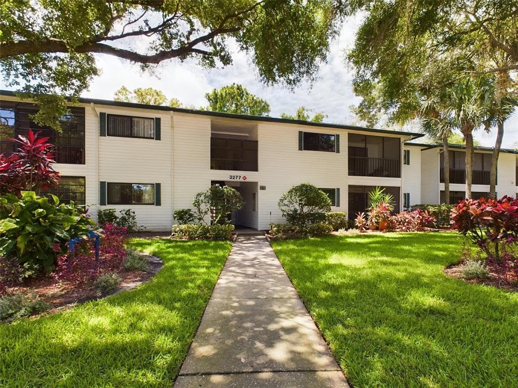 3277 FOX CHASE CIRCLE N UNIT 106 PALM HARBOR, FL 34683