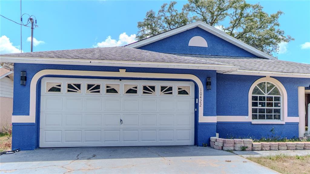 10422 N OKLAWAHA TAMPA, FL 33617