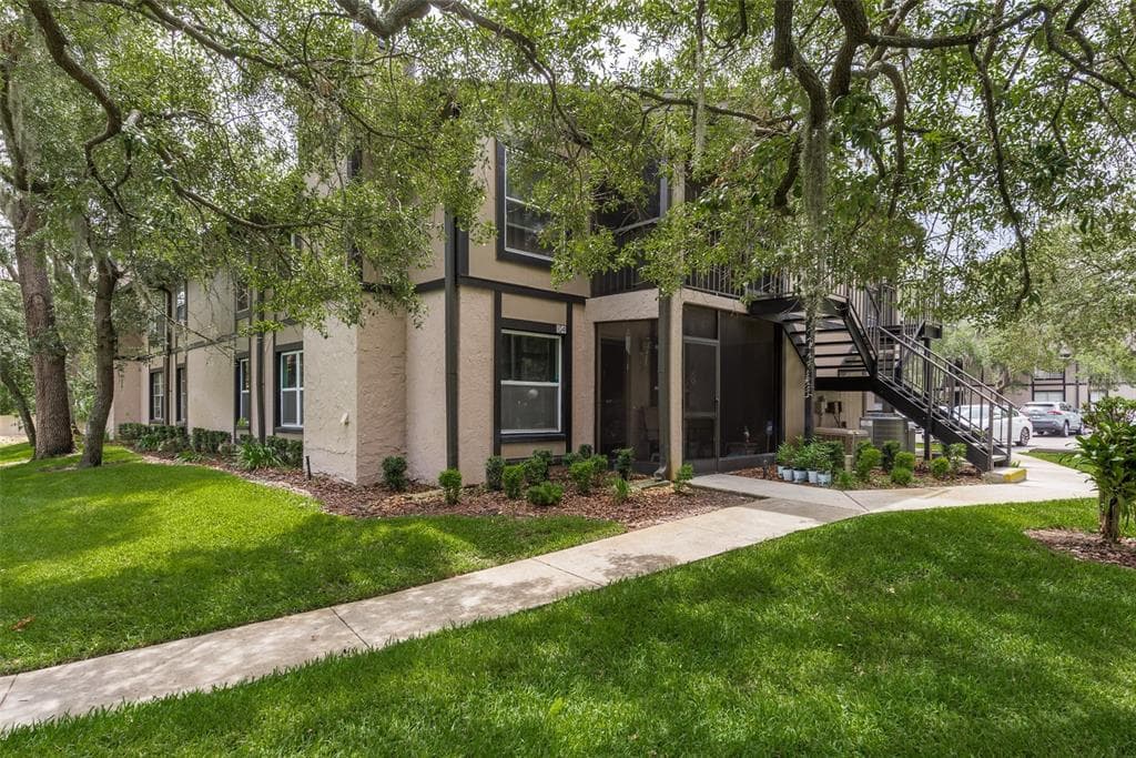 4022 TUMBLE WOOD TRAIL UNIT 204 TAMPA, FL 33613