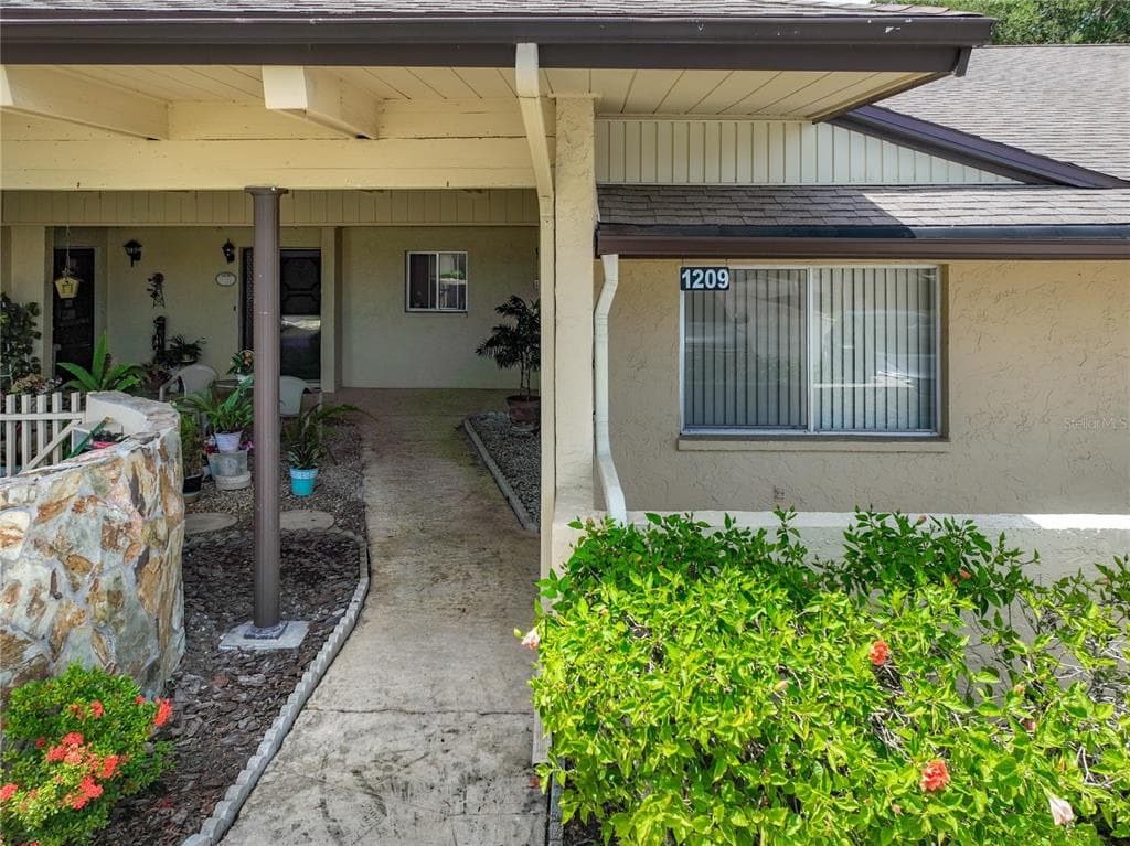 1209 16TH CIRCLE SE UNIT 1209 LARGO, FL 33771