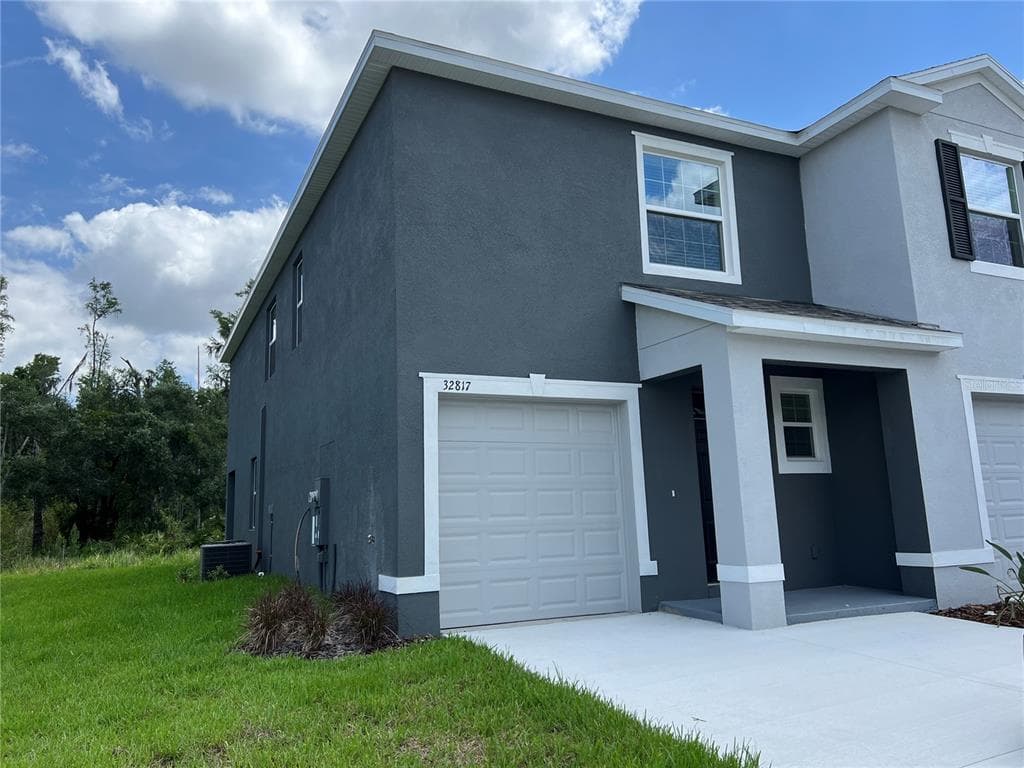 32817 PEZ LANDING LANE WESLEY CHAPEL, FL 33543