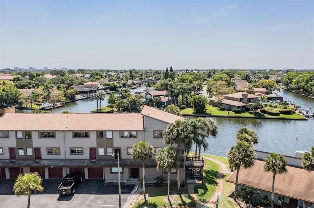 6315 NEWTOWN CIRCLE UNIT 15B6 TAMPA, FL 33615