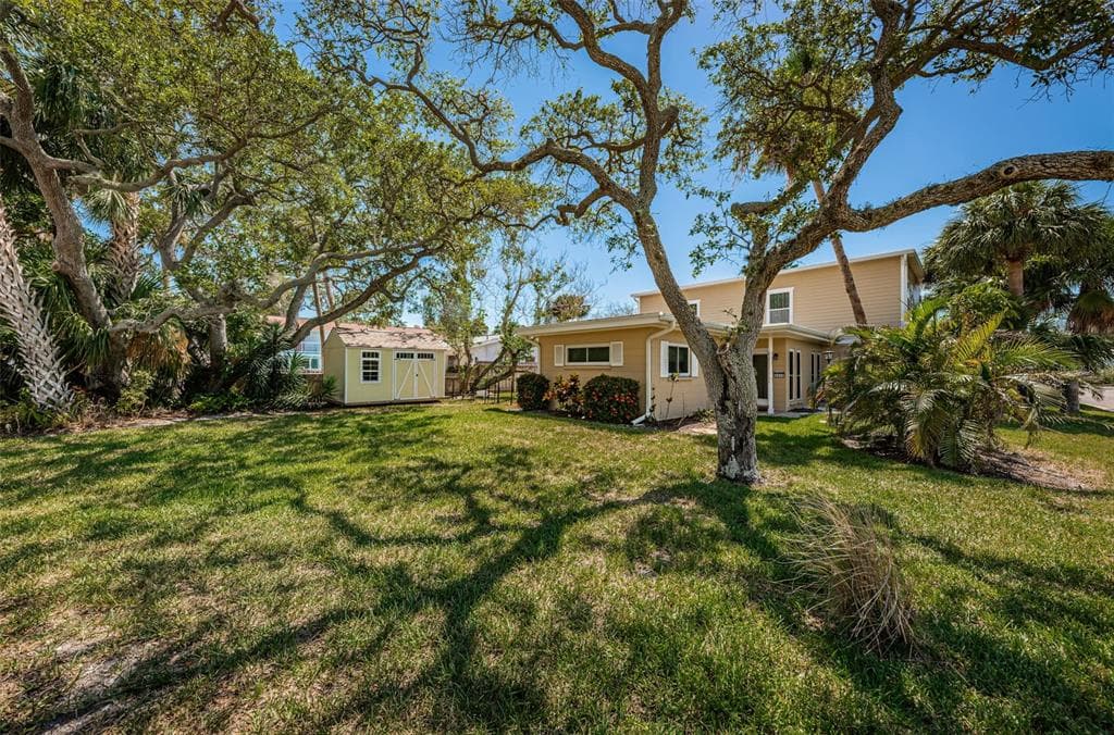 2608 BAY BOULEVARD INDIAN ROCKS BEACH, FL 33785