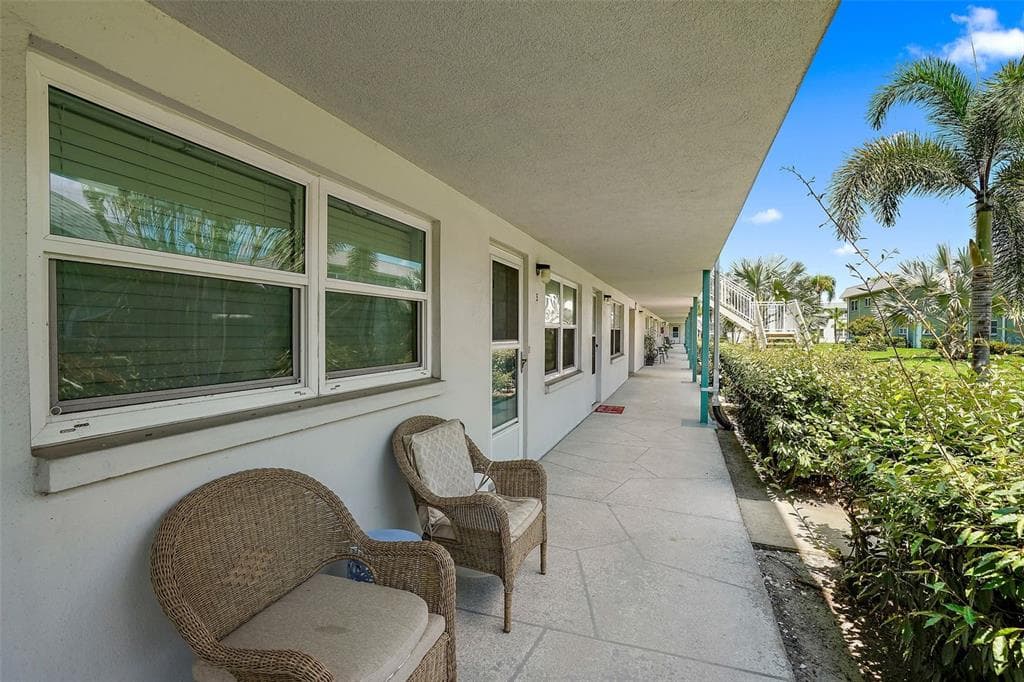 5267 81ST STREET N UNIT 5 ST PETERSBURG, FL 33709