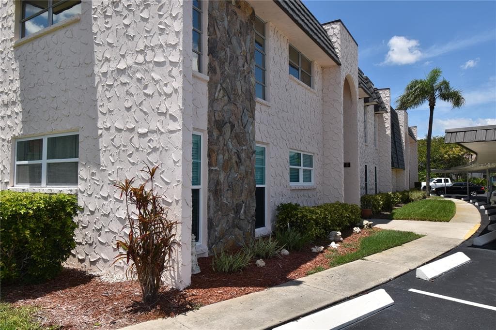122 FERNWOOD CIRCLE UNIT 122 SEMINOLE, FL 33777