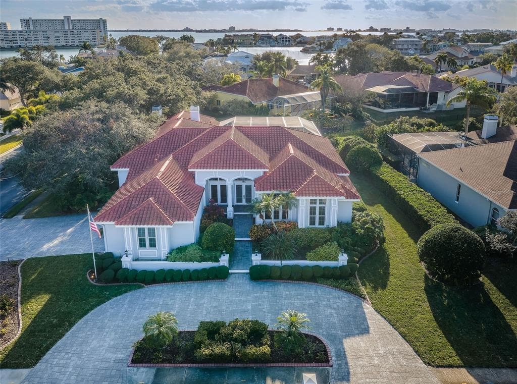 5902 PELICAN BAY PLAZA S GULFPORT, FL 33707