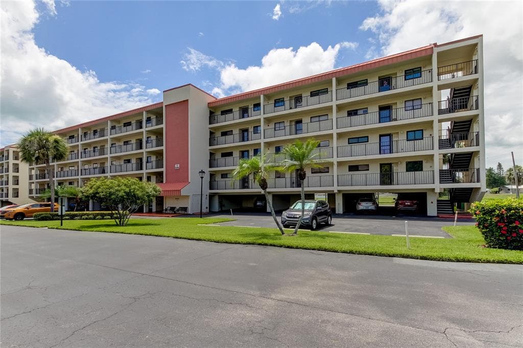 9490 HARBOR GREENS WAY UNIT 205 SEMINOLE, FL 33776