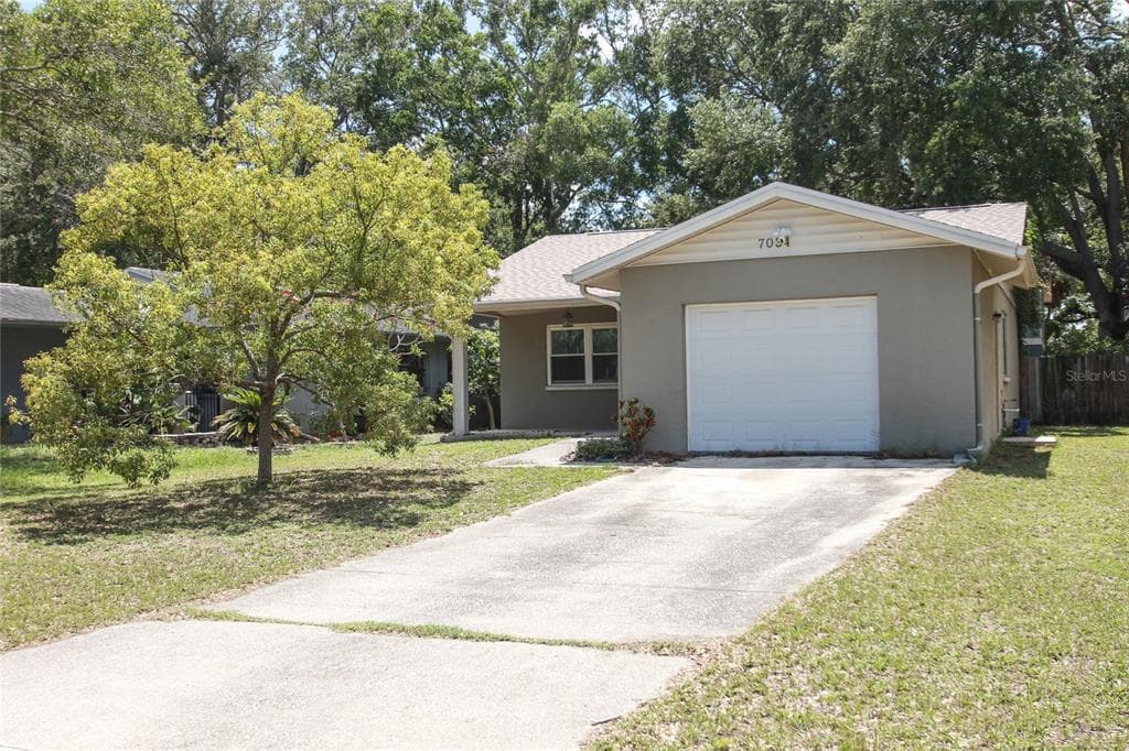 7034 2ND ST N ST PETERSBURG, FL 33702