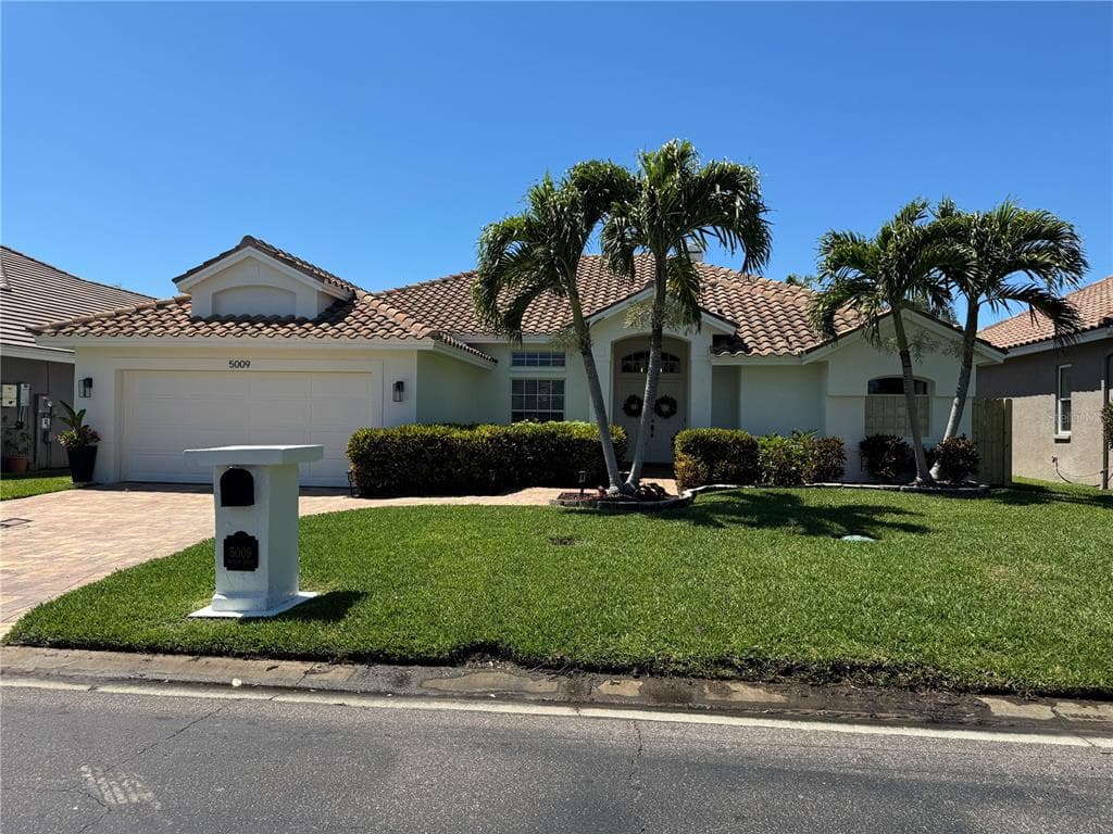 5009 QUEEN PALM TERRACE NE ST PETERSBURG, FL 33703