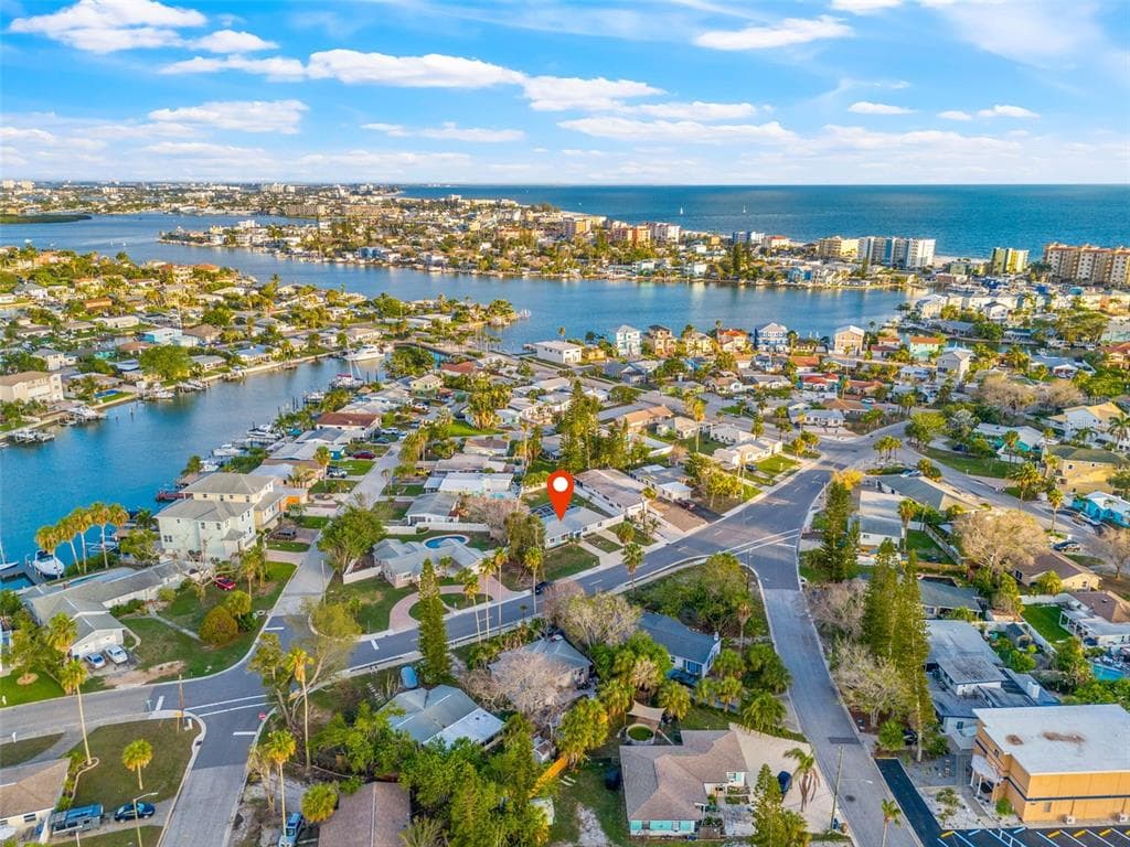 697 140TH AVENUE E MADEIRA BEACH, FL 33708