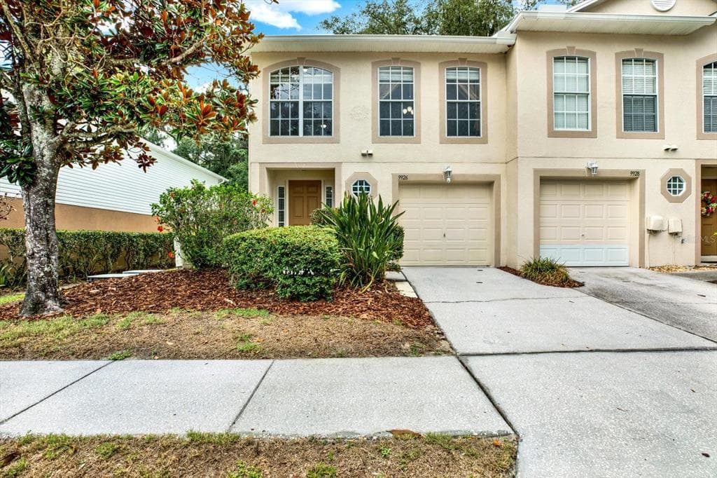9926 ASHBURN LAKE DRIVE TAMPA, FL 33610