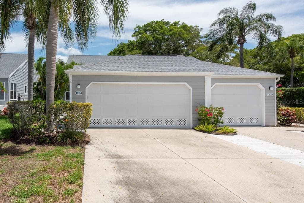 1013 PELICAN COURT BRADENTON, FL 34209