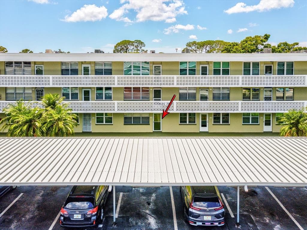 4710 BAY STREET NE UNIT 120 ST PETERSBURG, FL 33703