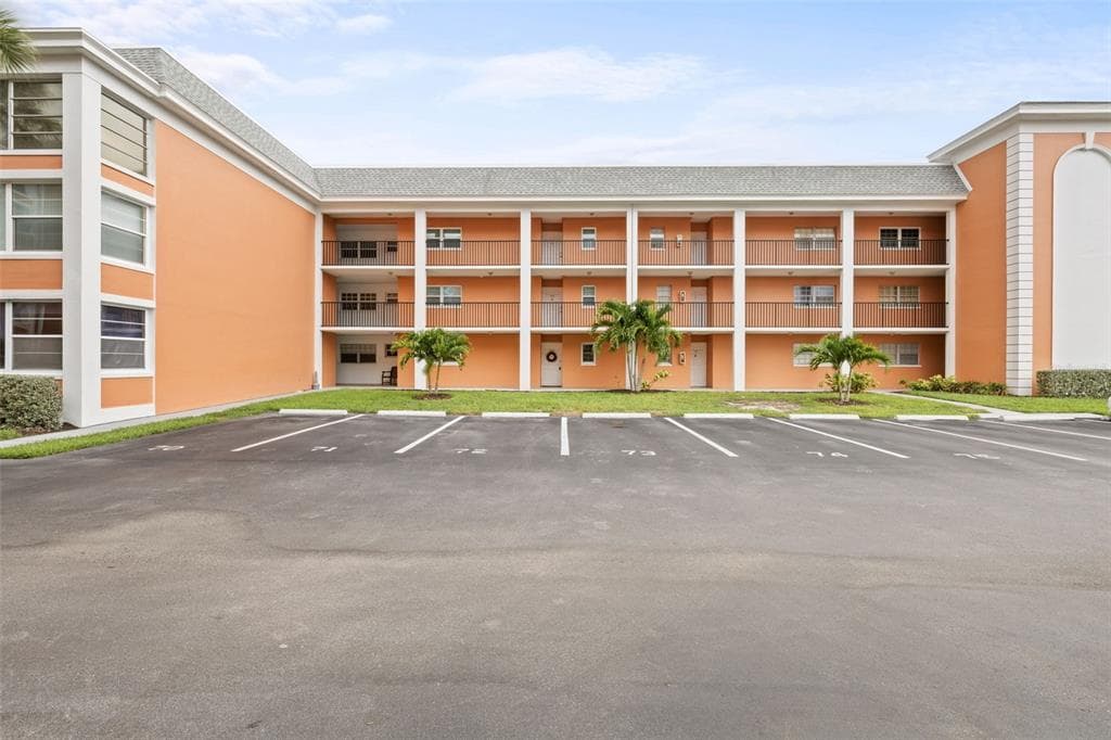 1900 68TH STREET N UNIT 103 ST PETERSBURG, FL 33710