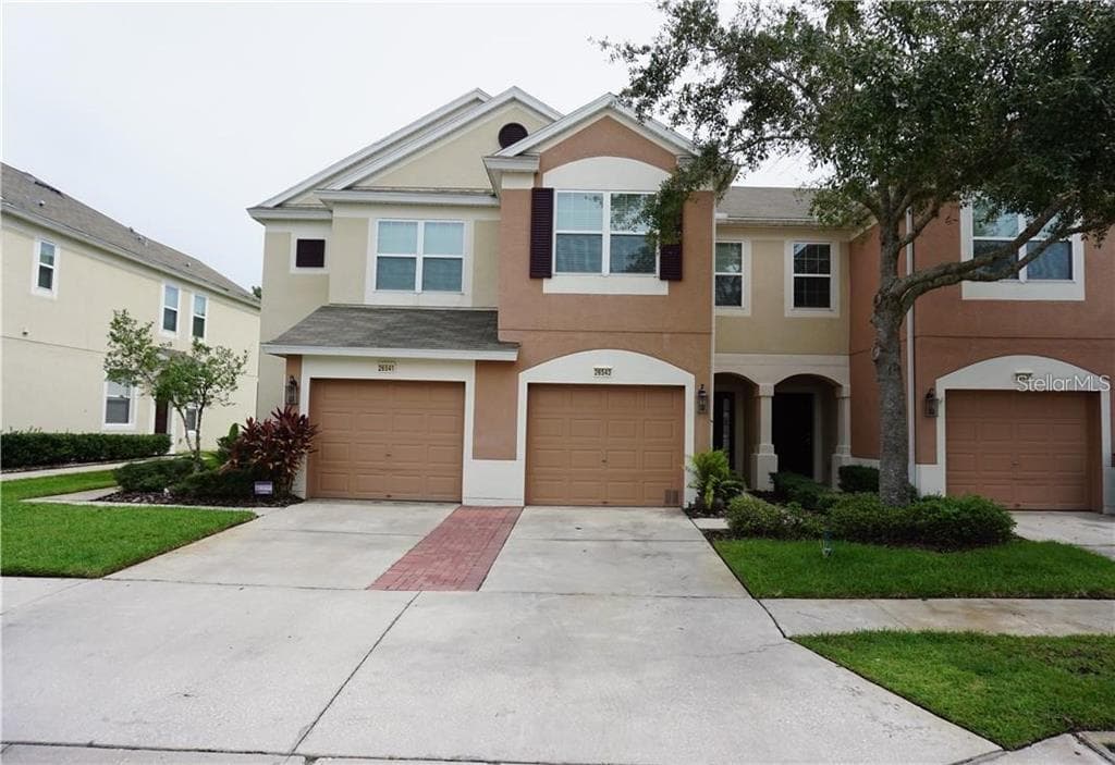 26543 CASTLEVIEW WAY WESLEY CHAPEL, FL 33544