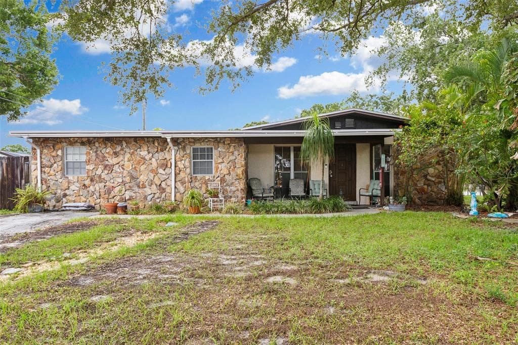 8409 RIVER OAKS DRIVE TAMPA, FL 33615