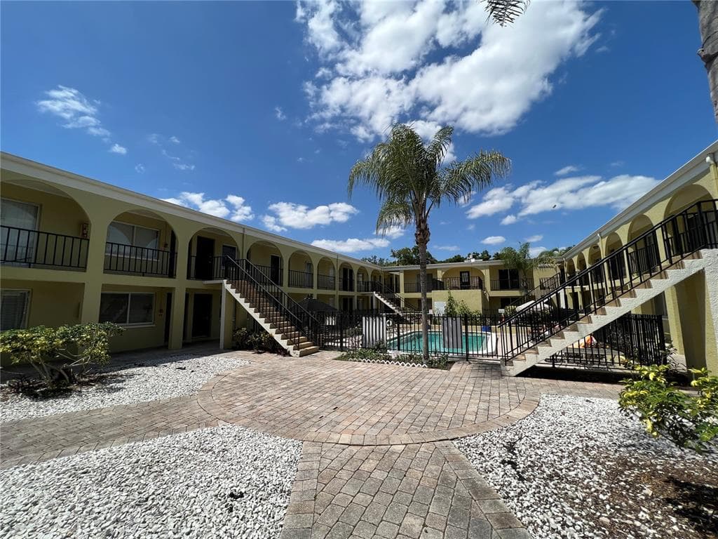 3206 W AZEELE STREET UNIT 100 TAMPA, FL 33609
