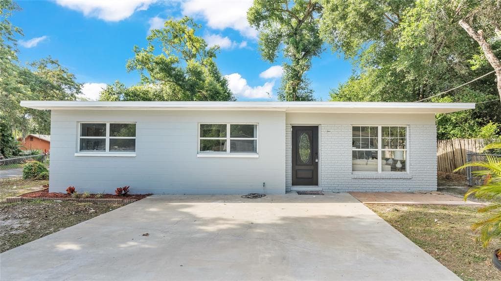 802 S CASTLE COURT TAMPA, FL 33612