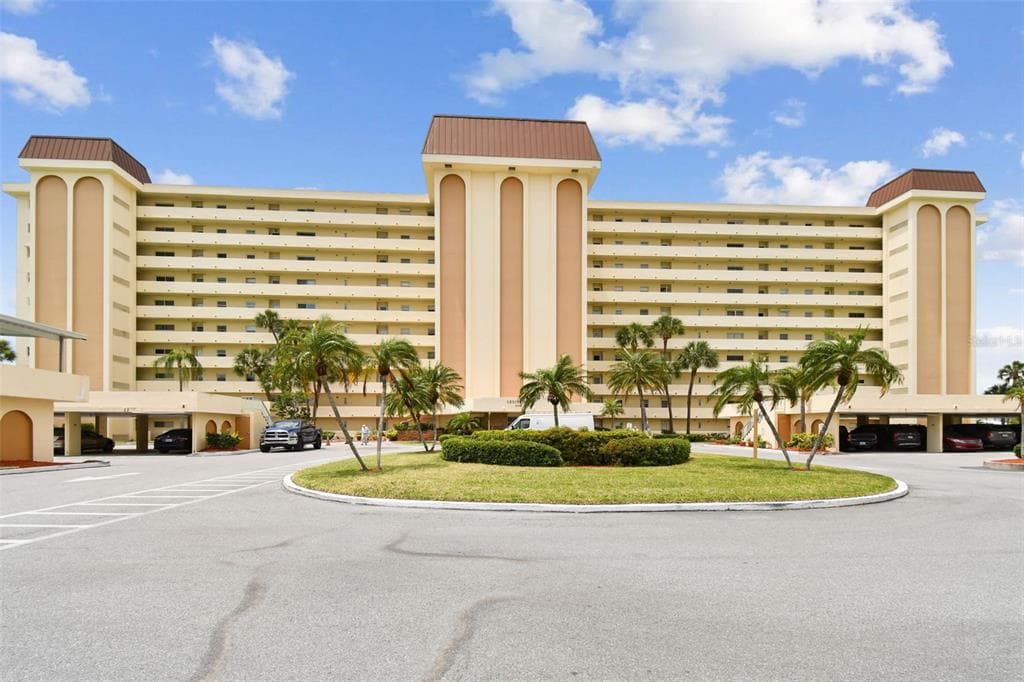 4750 COVE CIRCLE UNIT 811