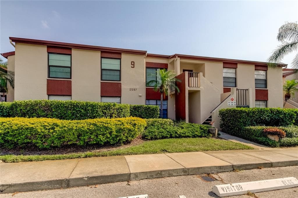 2597 COUNTRYSIDE BOULEVARD UNIT 109 CLEARWATER, FL 33761