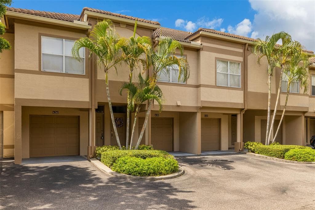 636 ARBOR LAKE LANE TAMPA, FL 33602