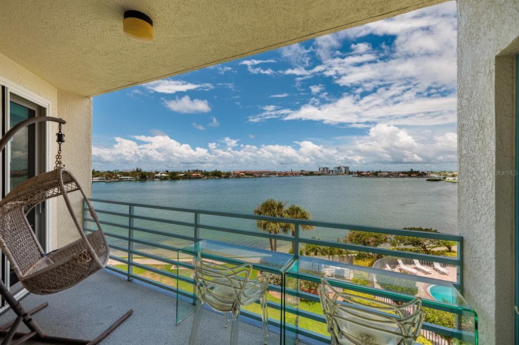 7932 SAILBOAT KEY BOULEVARD S UNIT 305 SOUTH PASADENA, FL 33707