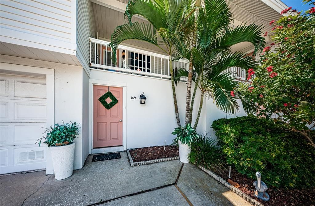 169 SUN ISLE CIRCLE UNIT 33 TREASURE ISLAND, FL 33706